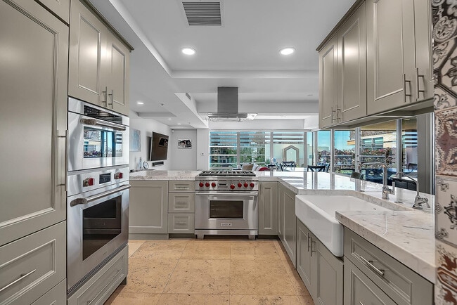 Building Photo - 7127 E Rancho Vista Dr