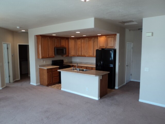 Building Photo - 175 Shade Tree Ln