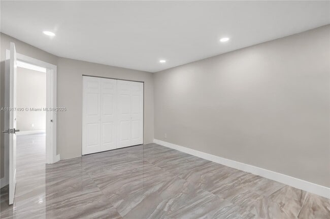 Building Photo - 2730 SE 7th Pl