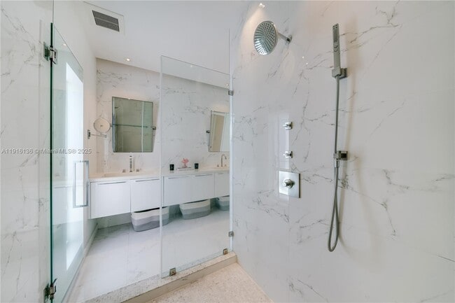 Building Photo - 475 Woodcrest Rd