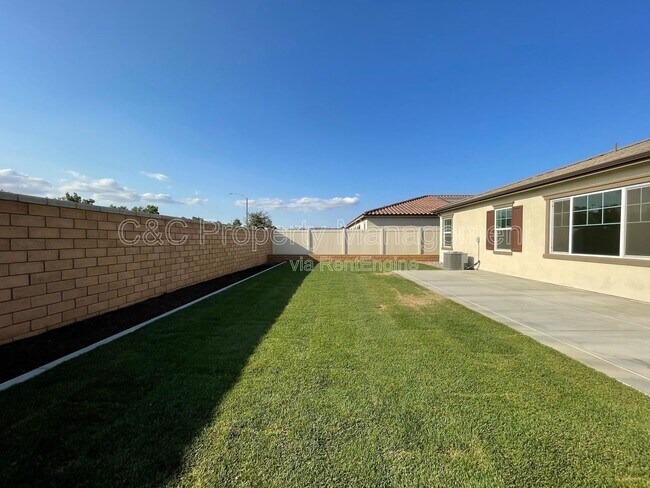 Building Photo - 25803 Sedona Ln