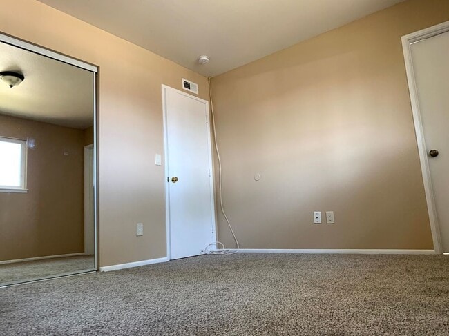 Building Photo - 4917 Roja Dr
