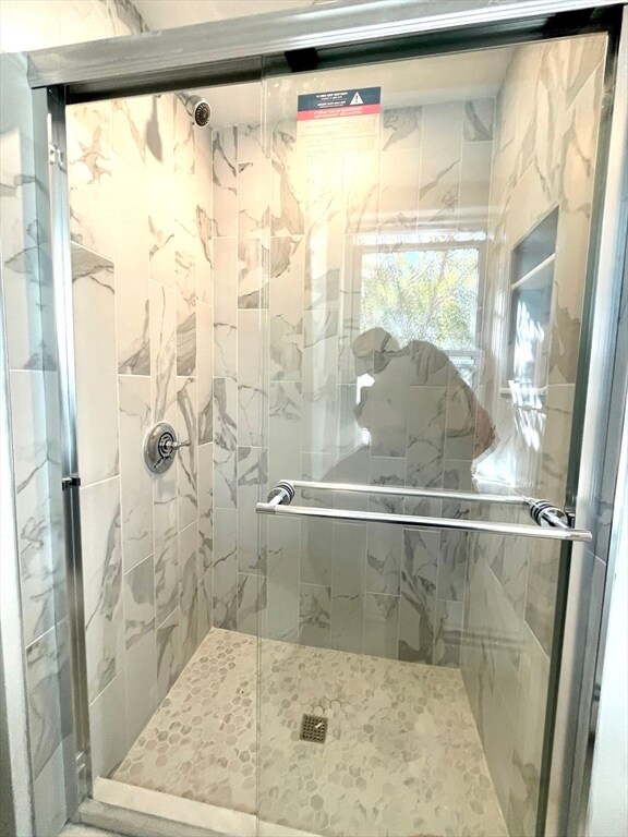 Building Photo - 655 E 7th St