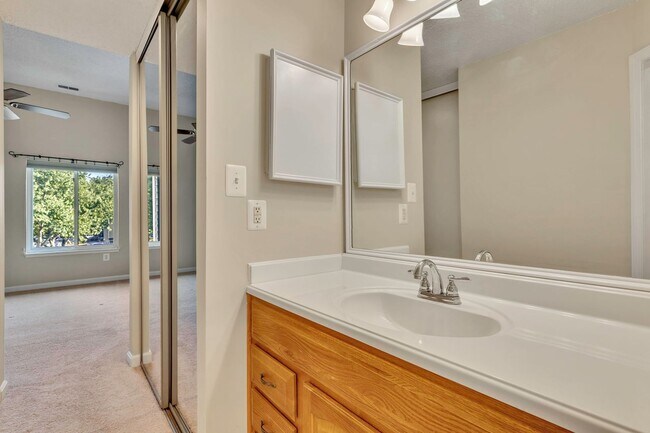 Building Photo - 11041 Villaridge Ct