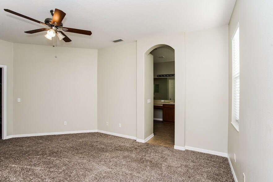 Building Photo - 3807 101st Ave E