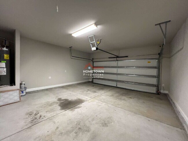 Building Photo - Beautiful 3 bedroom home centrally located...