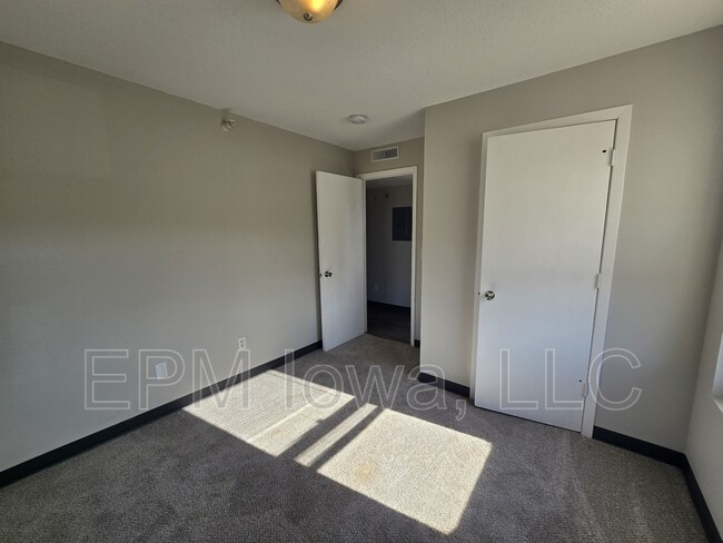 Building Photo - 60 Miller Ave SW