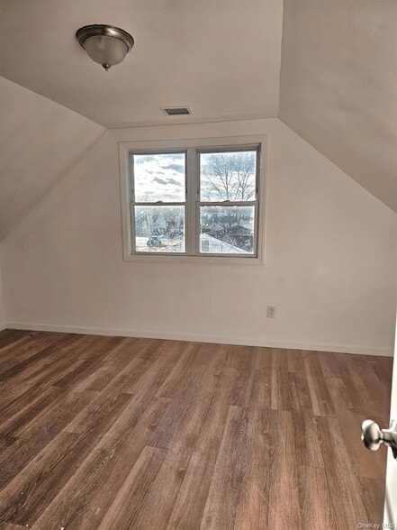 Building Photo - 7 Montgomery St