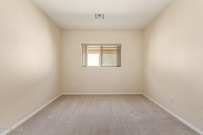 Building Photo - 11602 W Bloomfield Rd