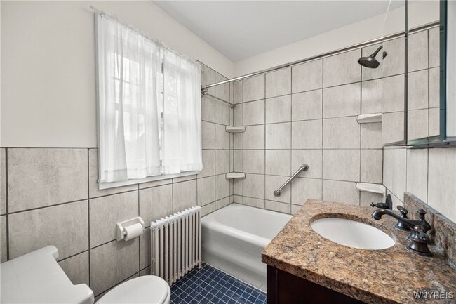 Building Photo - 179 Admiral Rd