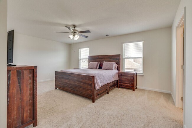 Building Photo - 4 bed/2.5 bath in Kingsport, TN