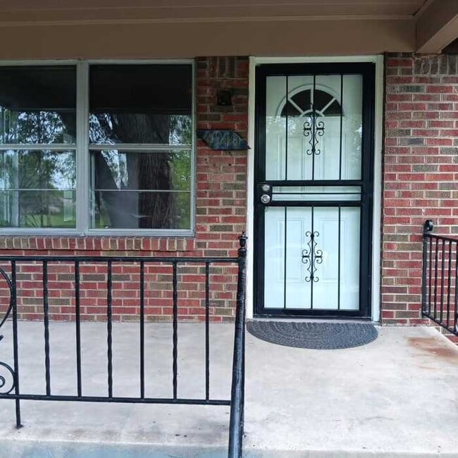 Building Photo - 2 bedroom 1 bath