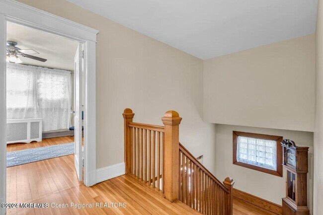 Building Photo - 649 McClellan St