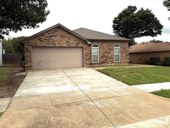 Building Photo - 8220 Lara Ln