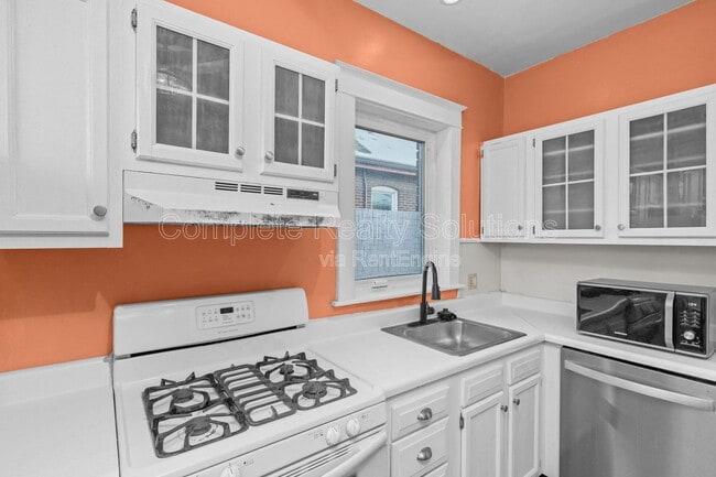 Building Photo - 5223 Bancroft Ave