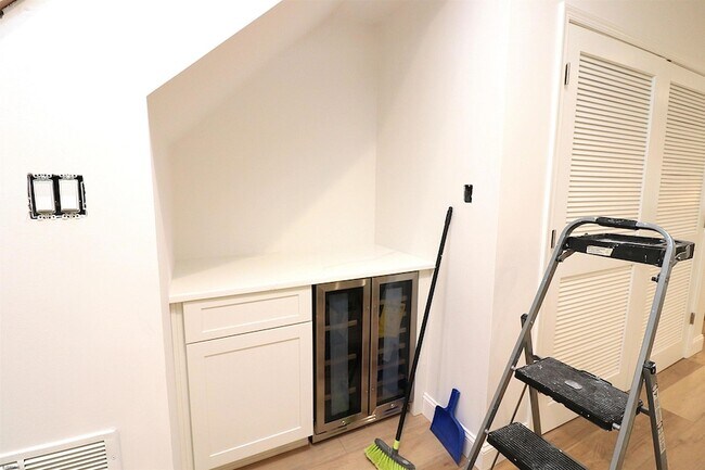 Building Photo - 213 N Jefferson Ave