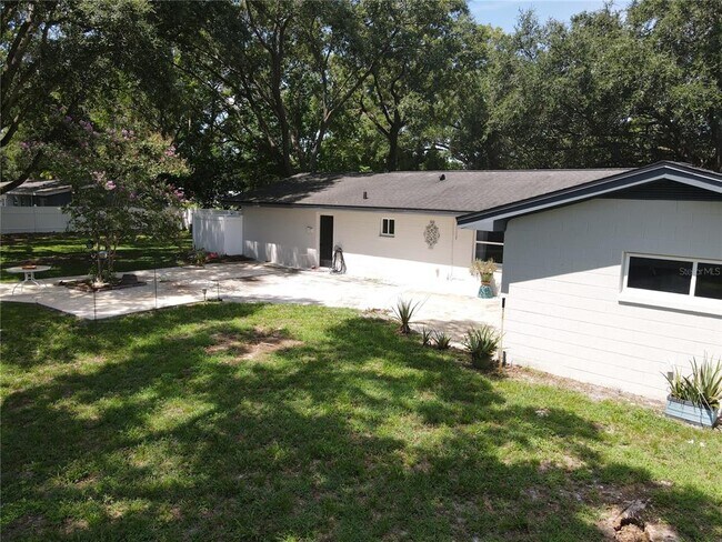 Building Photo - 401 Palm Springs Dr