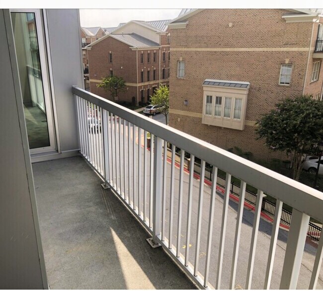 Building Photo - 2772 Lighthouse Pt E