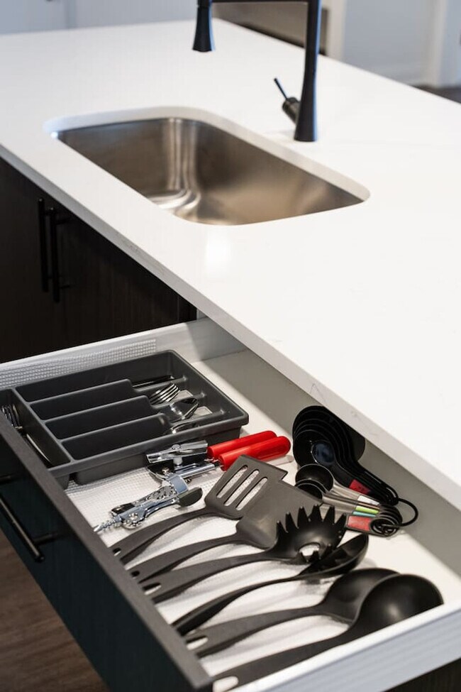 Building Photo - 5842 Leisure Ln