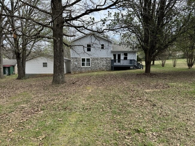 Building Photo - 10125 N Twin Springs Rd