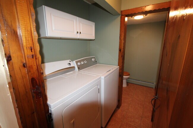 1/2 Bath W/D 1st Floor - 45 Allens Ln