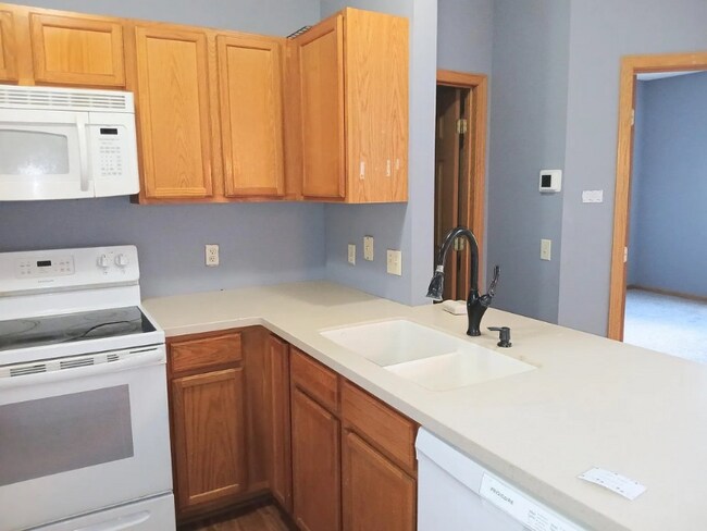 Building Photo - 670 Kingfisher Ln