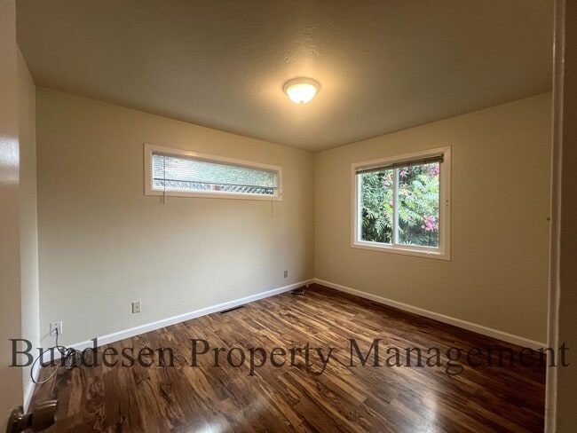 Building Photo - 3237 Midway Dr