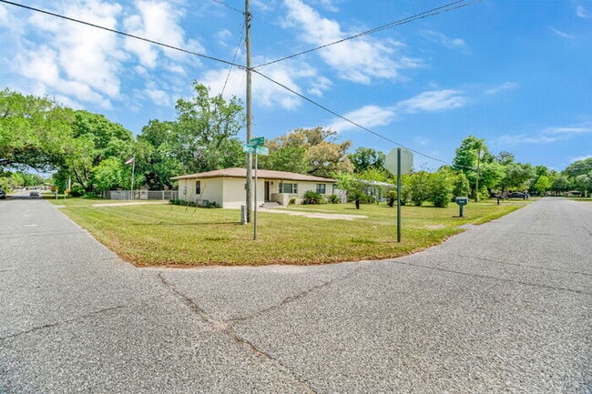 Building Photo - Charming 4 Bedroom Pensacola Rental in a Convenient Location!