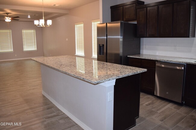 Building Photo - 355 Sol Ct