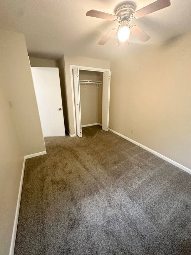 Building Photo - ***Available Immediately***Remodeled 4 Bedroom / 1.5 Bath Duplex