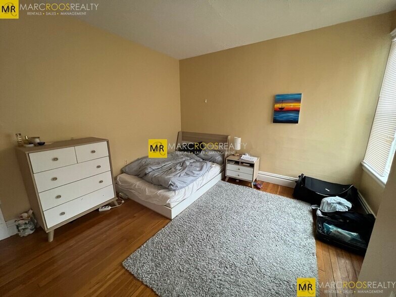 Building Photo - 59A Strathmore Rd