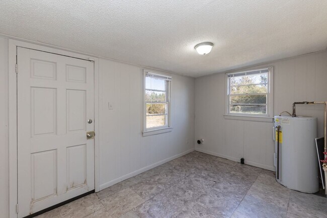 Building Photo - 307 Olivia Ln