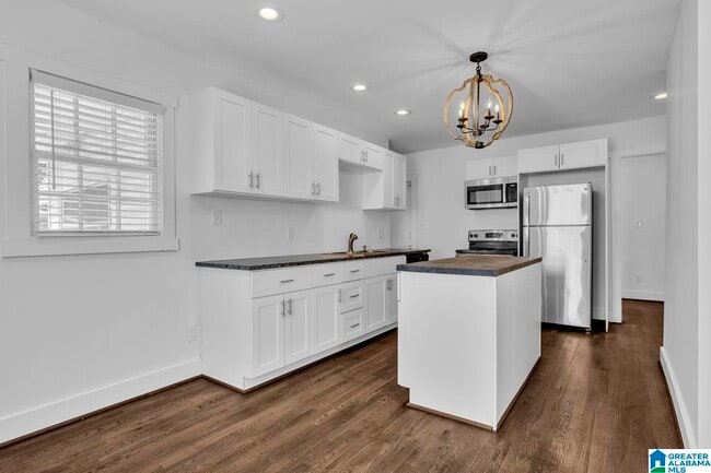 Building Photo - 305 Sterrett Ave