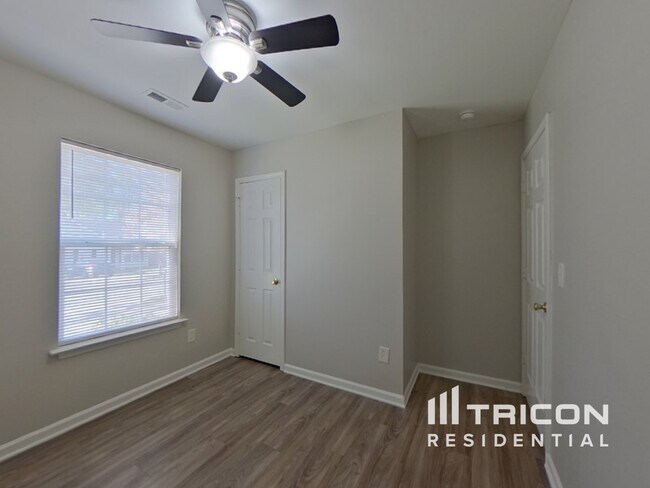 Building Photo - 1300 Crandon Dr