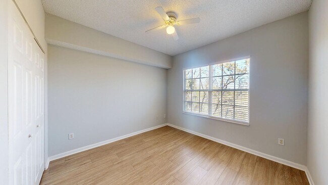 Building Photo - Nice 2 bedroom, 2 bathroom condo in the he...