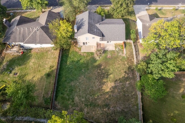 Building Photo - Fantastic Location! Close to MKT & Twin Lakes! 3BR/2.5BA/2000sqft., 2-Car Garage, Large Fenced Ya...