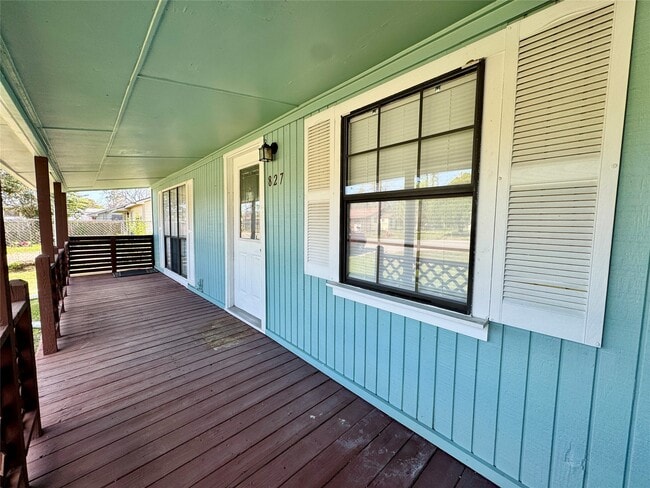 Building Photo - 827 Becker St