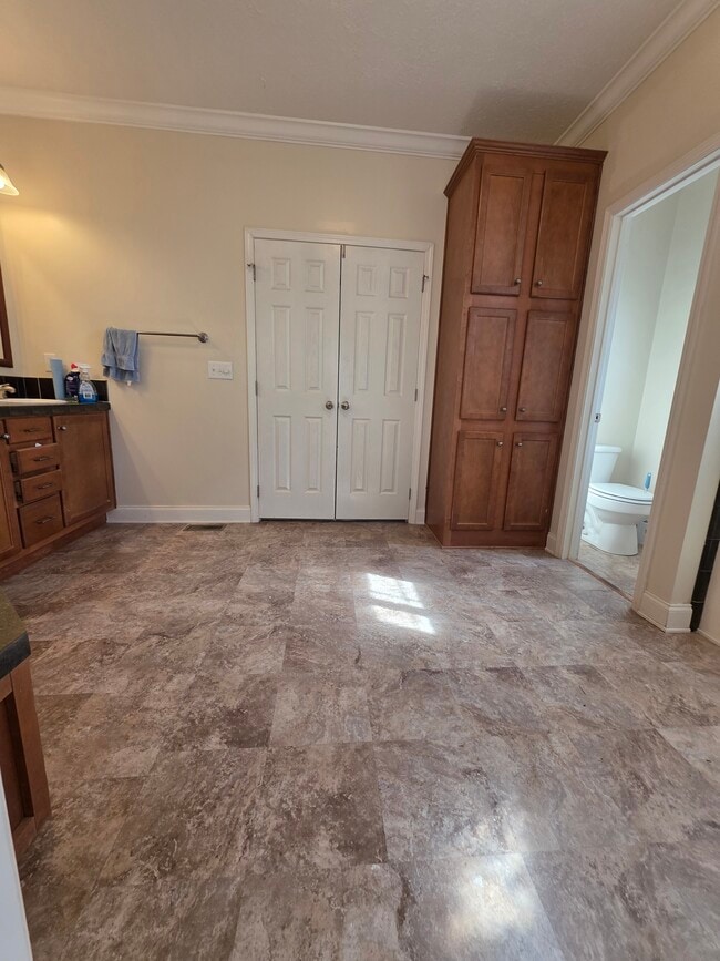 Building Photo - TR House