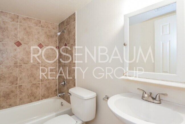 Building Photo - Charming 1-bedroom, 1-bath downstairs apar...