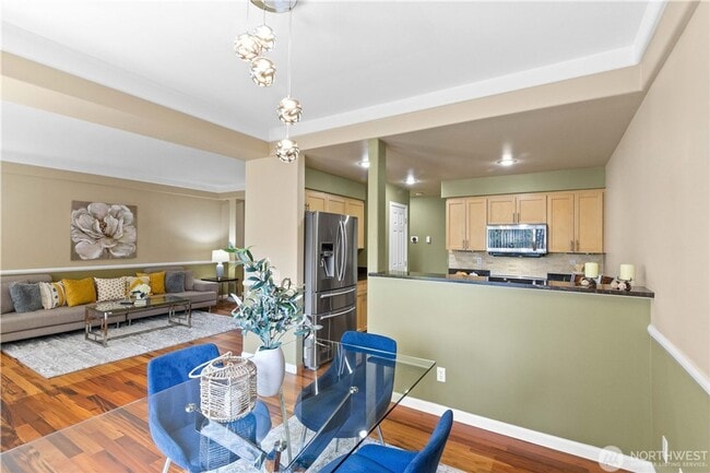 Building Photo - Town house available in desirable woodinville