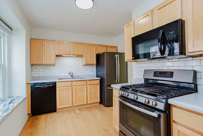 Building Photo - 1217 N Village Dr