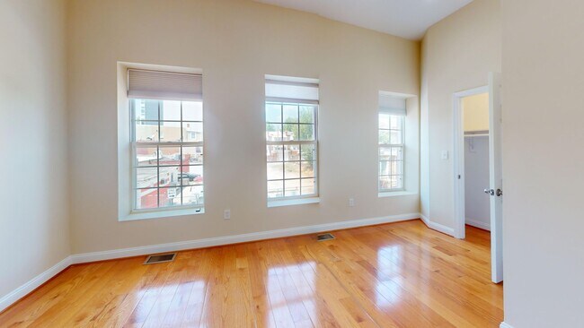 Building Photo - 652 Newton Pl NW