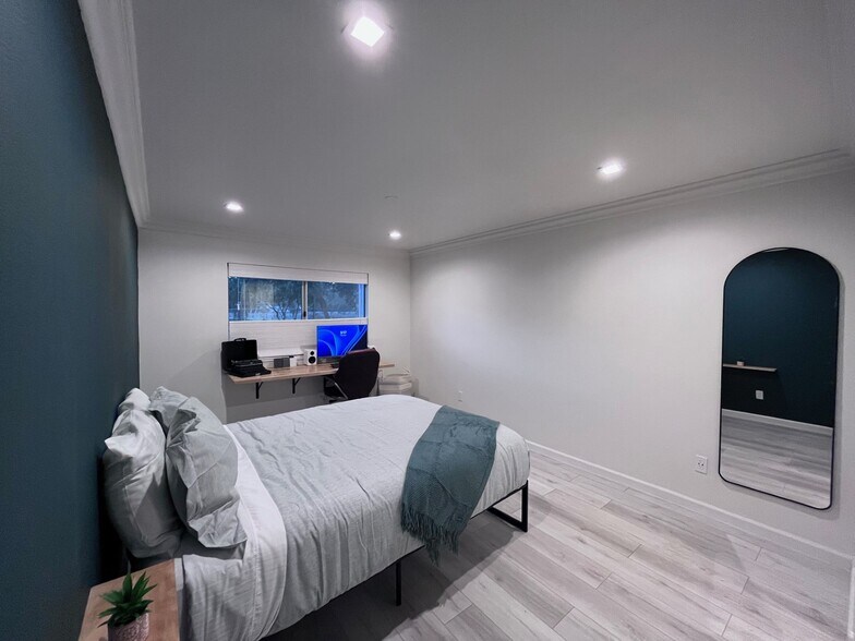 Building Photo - 4201 Bonita Rd