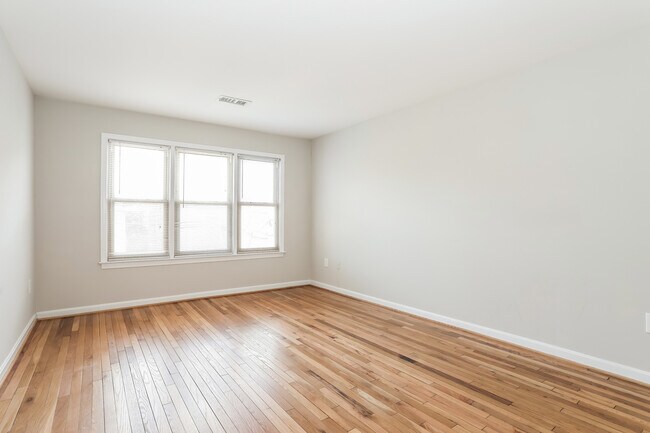 Building Photo - 1910 T St NW