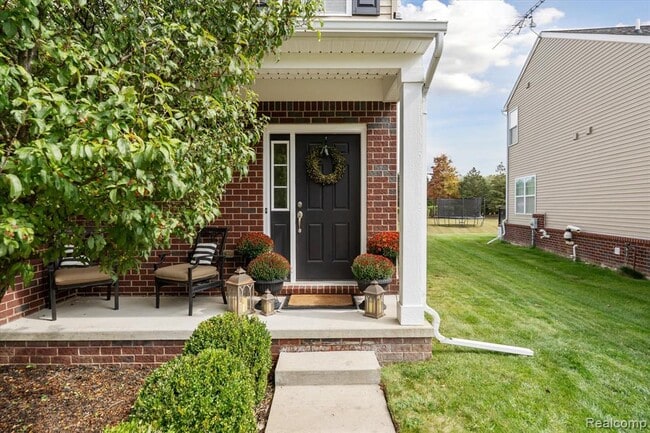 Building Photo - 26422 Elk Run E