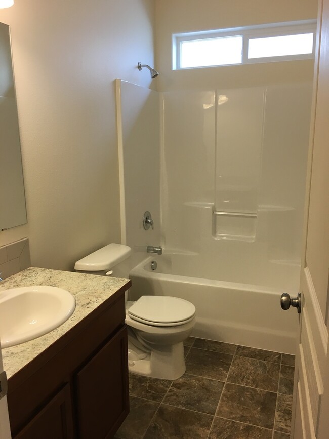 Building Photo - Hayden home in SW Redmond!