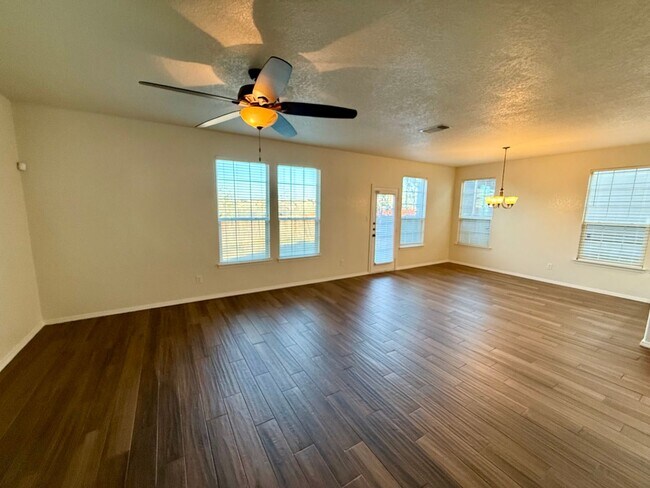 Building Photo - Beautiful 4-Bedroom, 2.5 Bathroom Home Near Seaworld!