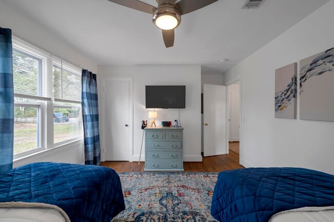 Building Photo - 13382 FL-20