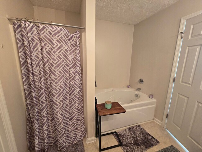 Building Photo - NEW LISTING!!!!!
