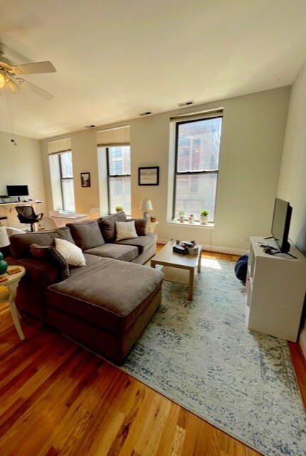 Building Photo - 1459 N Milwaukee Ave